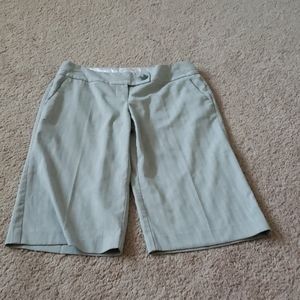 Short slacks grey with silver woven in